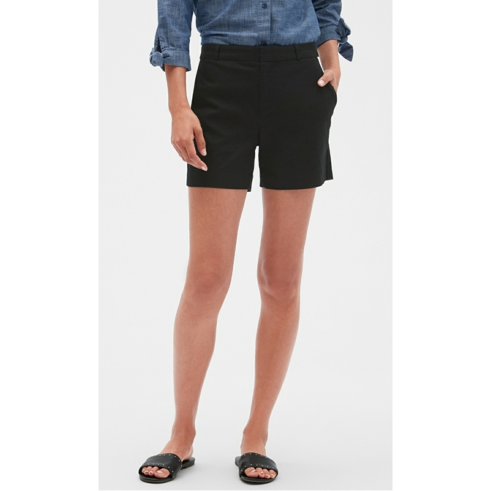 Banana Republic black flat front 5" chino shorts